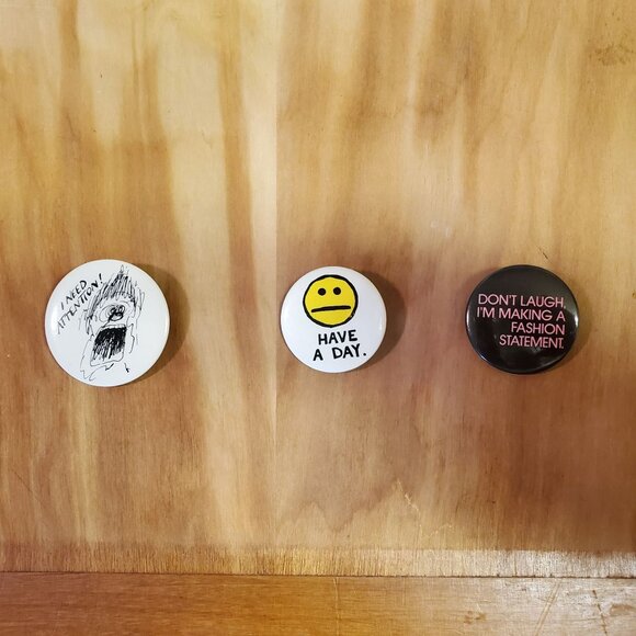 Set Of 3 VTG 1980s Novelty Pinback Buttons Retro Accessories For Jackets Or Bags - Picture 4 of 4